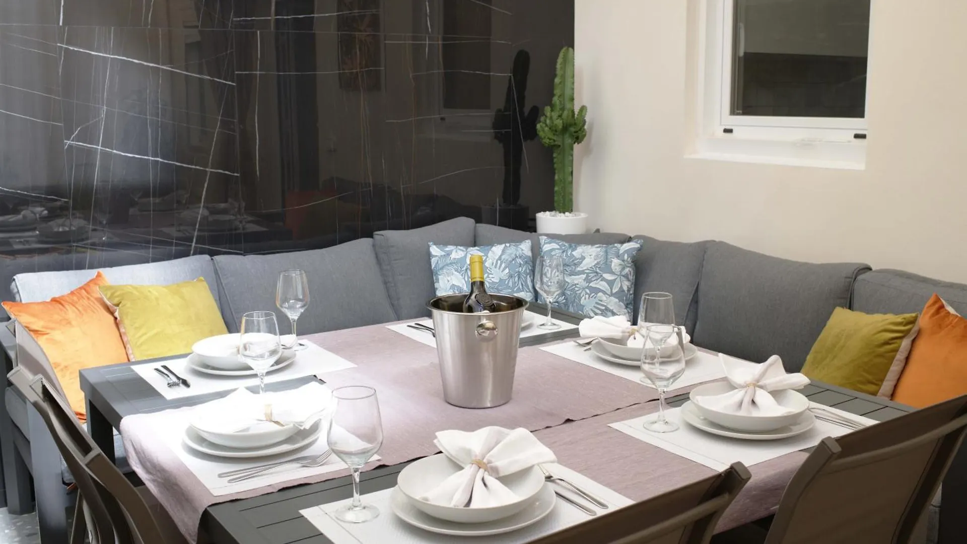 Boutique Plaza Catalonia Suites Cornella Cornellà de Llobregat Spanien